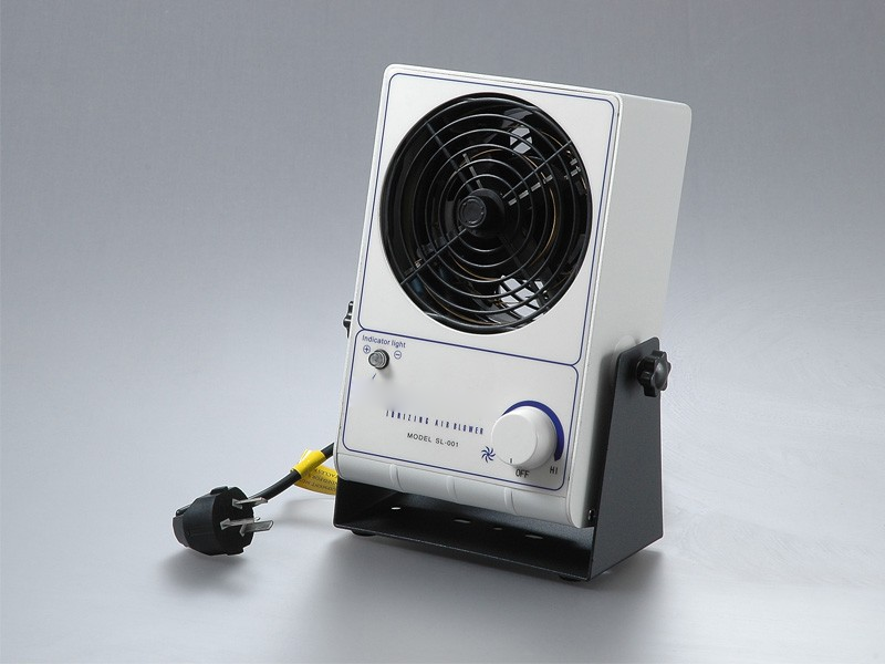 Single-head ionizing air blower with tilting bracket, guard and control knob