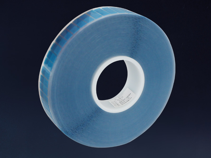 Side view of the die-cut tape roll