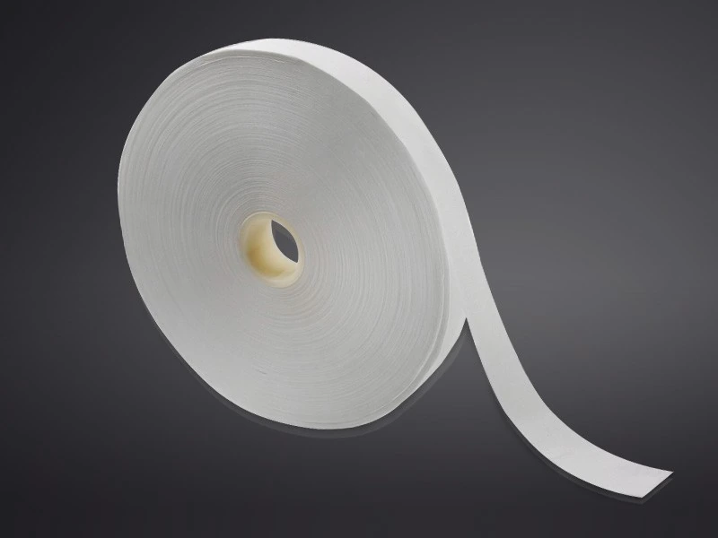 Narrow wiping strip and roll presentation