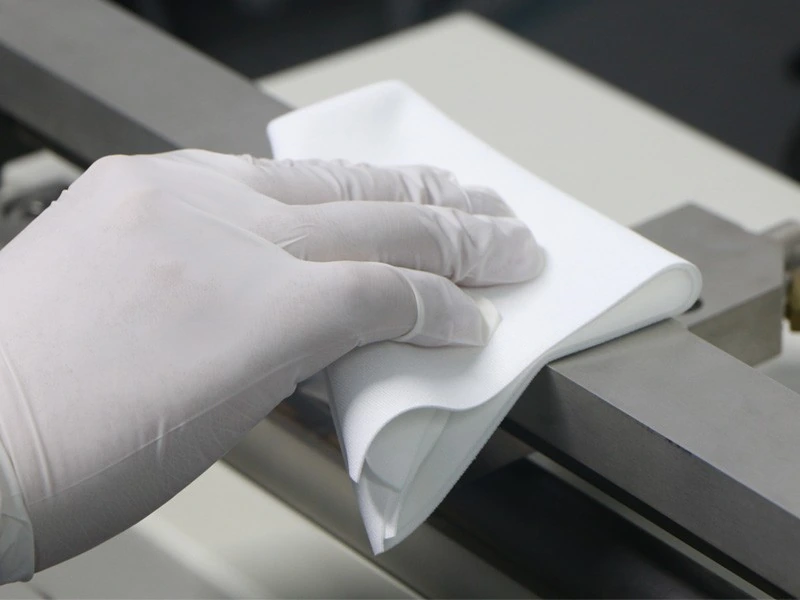 Polyester Cleanroom Wipes 1009K Mesh 180 g/m² — fabric and application detail 4