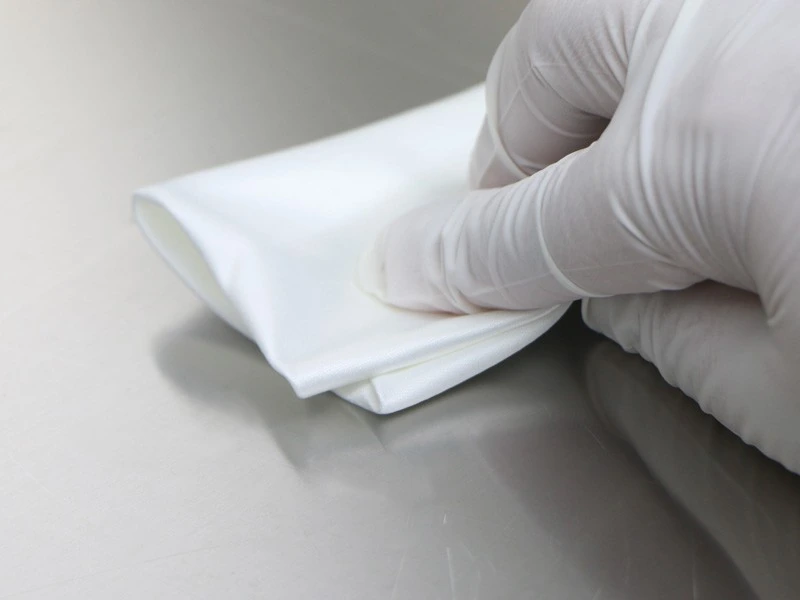 Polyester Cleanroom Wipes B1009C Mesh 130 g/m² — fabric and application detail 4